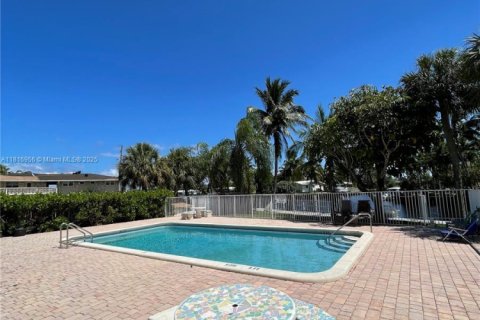 Condominio en alquiler en Pompano Beach, Florida, 1 dormitorio, 65.03 m2 № 2016722 - foto 23