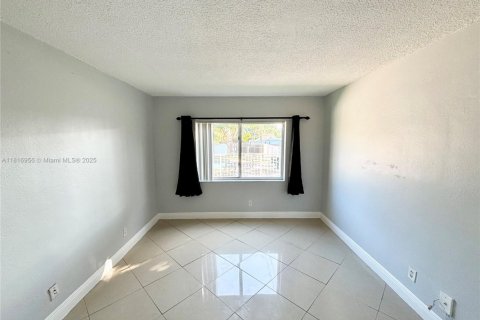Condominio en alquiler en Pompano Beach, Florida, 1 dormitorio, 65.03 m2 № 2016722 - foto 7