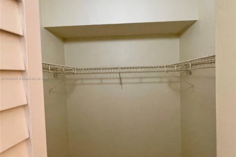 Condominio en alquiler en Pompano Beach, Florida, 1 dormitorio, 65.03 m2 № 2016722 - foto 17