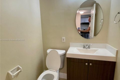 Condominio en alquiler en Pompano Beach, Florida, 1 dormitorio, 65.03 m2 № 2016722 - foto 14