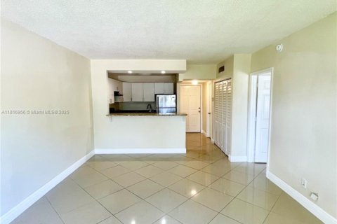 Condominio en alquiler en Pompano Beach, Florida, 1 dormitorio, 65.03 m2 № 2016722 - foto 4