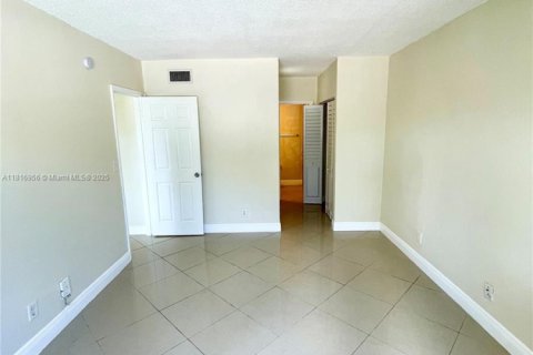 Condominio en alquiler en Pompano Beach, Florida, 1 dormitorio, 65.03 m2 № 2016722 - foto 10