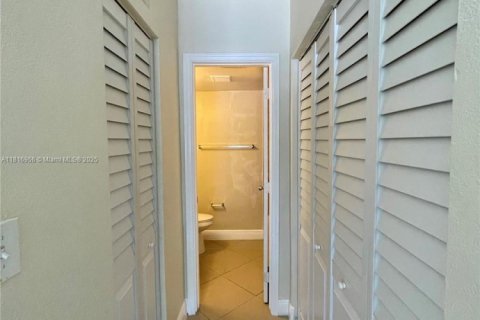 Condominio en alquiler en Pompano Beach, Florida, 1 dormitorio, 65.03 m2 № 2016722 - foto 16