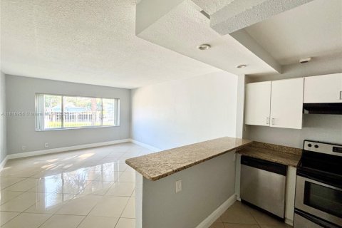 Condominio en Pompano Beach, Florida, 1 dormitorio  № 2016722