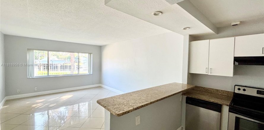 Condominio en Pompano Beach, Florida, 1 dormitorio  № 2016722