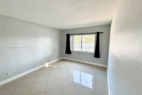 Condominio en alquiler en Pompano Beach, Florida, 1 dormitorio, 65.03 m2 № 2016722 - foto 9
