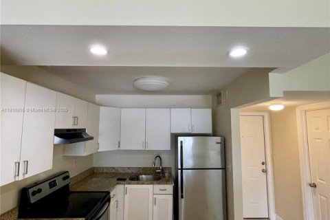 Condominio en alquiler en Pompano Beach, Florida, 1 dormitorio, 65.03 m2 № 2016722 - foto 6