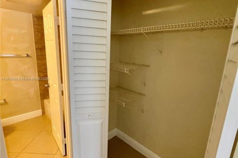 Condominio en alquiler en Pompano Beach, Florida, 1 dormitorio, 65.03 m2 № 2016722 - foto 15