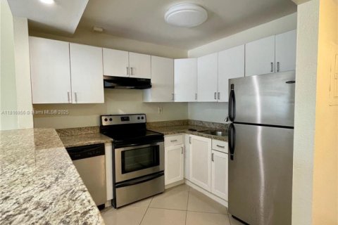 Condominio en alquiler en Pompano Beach, Florida, 1 dormitorio, 65.03 m2 № 2016722 - foto 5