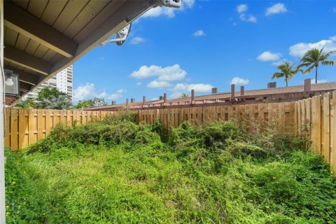 Townhouse in Hallandale Beach, Florida 2 bedrooms, 156.08 sq.m. № 1820360 - photo 23