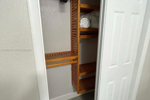 Apartment in Fort Lauderdale, Florida 44.13 sq.m. № 1986358 - photo 4