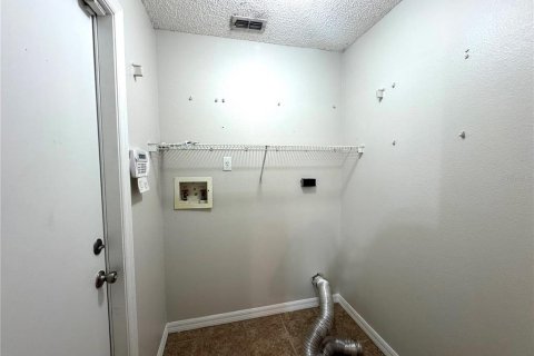 House in Deltona, Florida 4 bedrooms, 150.13 sq.m. № 1898794 - photo 12