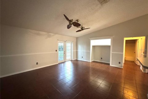 House in Deltona, Florida 4 bedrooms, 150.13 sq.m. № 1898794 - photo 14