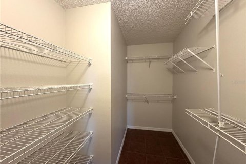 House in Deltona, Florida 4 bedrooms, 150.13 sq.m. № 1898794 - photo 13