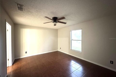 House in Deltona, Florida 4 bedrooms, 150.13 sq.m. № 1898794 - photo 22