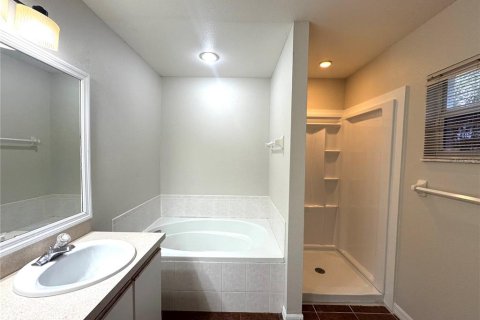 House in Deltona, Florida 4 bedrooms, 150.13 sq.m. № 1898794 - photo 25