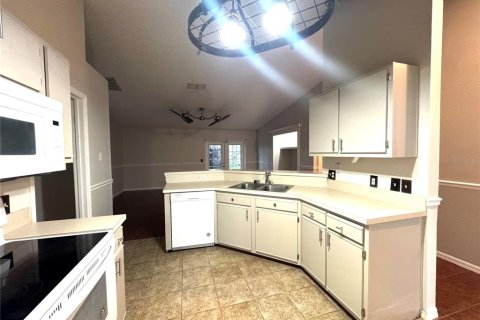 House in Deltona, Florida 4 bedrooms, 150.13 sq.m. № 1898794 - photo 6