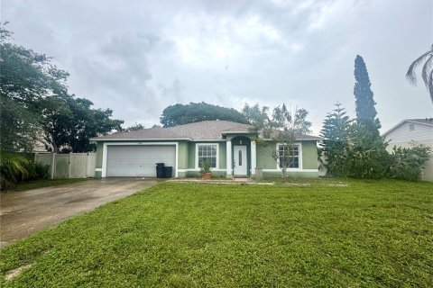 House in Deltona, Florida 4 bedrooms, 150.13 sq.m. № 1898794 - photo 1