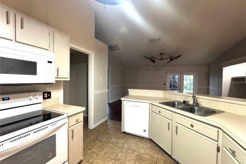 House in Deltona, Florida 4 bedrooms, 150.13 sq.m. № 1898794 - photo 10