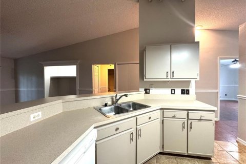 House in Deltona, Florida 4 bedrooms, 150.13 sq.m. № 1898794 - photo 11