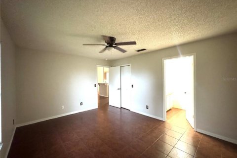 House in Deltona, Florida 4 bedrooms, 150.13 sq.m. № 1898794 - photo 23