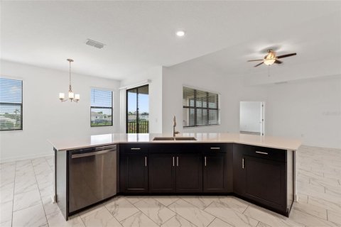 House in Davenport, Florida 5 bedrooms, 449.46 sq.m. № 1821212 - photo 17