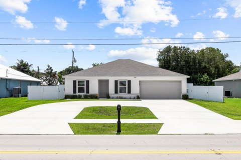 Villa ou maison à vendre à Port St. Lucie, Floride: 3 chambres, 144.18 m2 № 2177141 - photo 2
