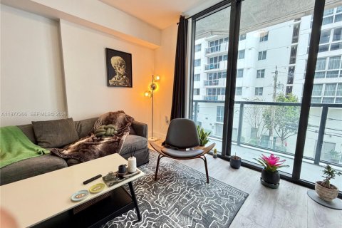 Condo in Miami, Florida, 1 bedroom  № 2042502 - photo 6