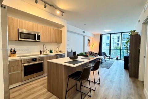 Condo in Miami, Florida, 1 bedroom  № 2042502 - photo 2