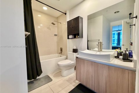 Condo in Miami, Florida, 1 bedroom  № 2042502 - photo 9