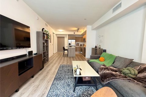 Condo in Miami, Florida, 1 bedroom  № 2042502 - photo 5