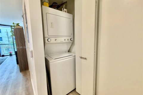 Condo in Miami, Florida, 1 bedroom  № 2042502 - photo 16