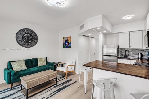 House in Fort Lauderdale, Florida 1 bedroom, 507.06 sq.m. № 1959113 - photo 1