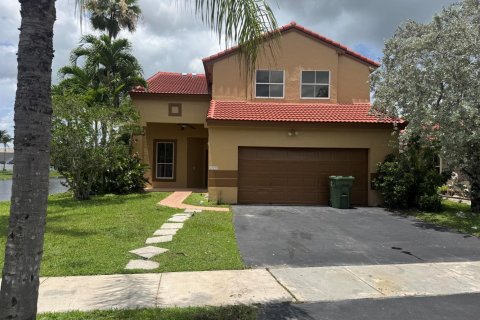 Casa en Pembroke Pines, Florida 4 dormitorios, 201.23 m2 № 2186700