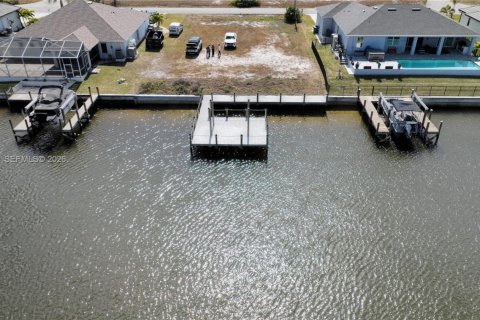 Land in Cape Coral, Florida № 2029271 - photo 2