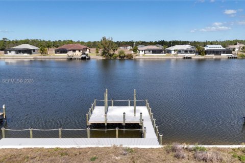 Land in Cape Coral, Florida № 2029271 - photo 8