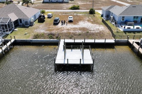 Land in Cape Coral, Florida № 2029271 - photo 6