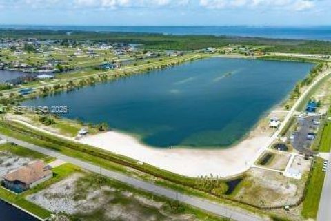 Land in Cape Coral, Florida № 2029271 - photo 13