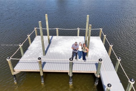 Land in Cape Coral, Florida № 2029271 - photo 9