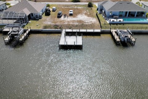 Land in Cape Coral, Florida № 2029271
