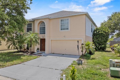 House in Winter Haven, Florida 4 bedrooms, 283.35 sq.m. № 1793404 - photo 2