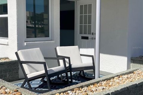 Condominio en alquiler en Saint Petersburg, Florida, 1 dormitorio, 45.99 m2 № 1023039 - foto 2