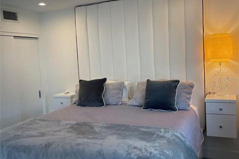 Condominio en alquiler en Saint Petersburg, Florida, 1 dormitorio, 45.99 m2 № 1023039 - foto 17