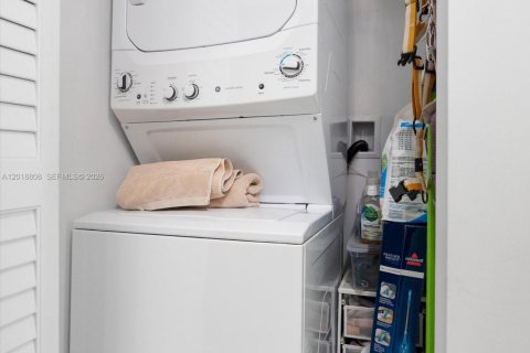 Снять в аренду кондоминиум в Майами, Флорида 2 спальни, 74.23м2, № 2077558 - фото 28