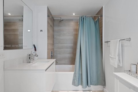 Снять в аренду кондоминиум в Майами, Флорида 2 спальни, 74.23м2, № 2077558 - фото 19