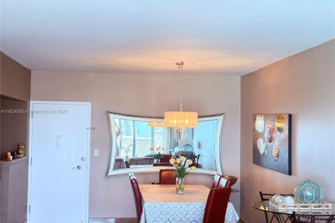 Condo in Hallandale Beach, Florida, 2 bedrooms  № 1794220 - photo 6