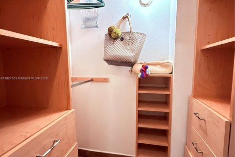 Condo in Hallandale Beach, Florida, 2 bedrooms  № 1794220 - photo 12