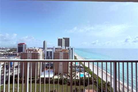 Condo in Hallandale Beach, Florida, 2 bedrooms  № 1794220 - photo 1
