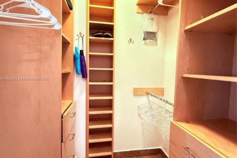Condo in Hallandale Beach, Florida, 2 bedrooms  № 1794220 - photo 14