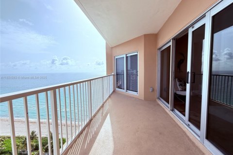 Condo in Hallandale Beach, Florida, 2 bedrooms  № 1794220 - photo 20